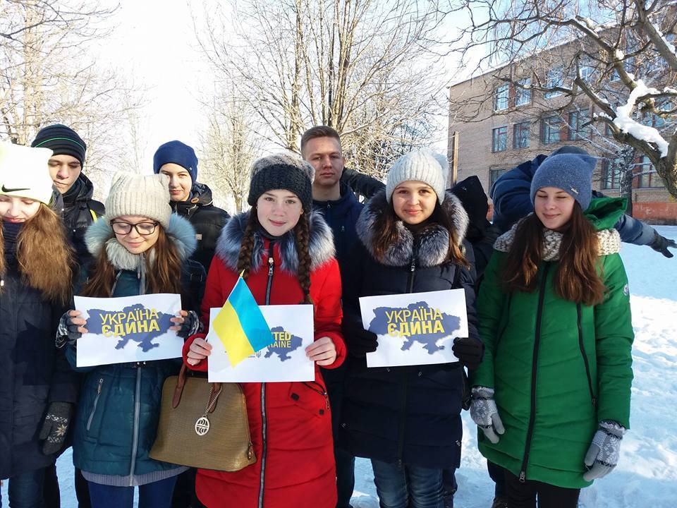 12,000 people worldwide take part in #UnitedUkraine flashmob ~~