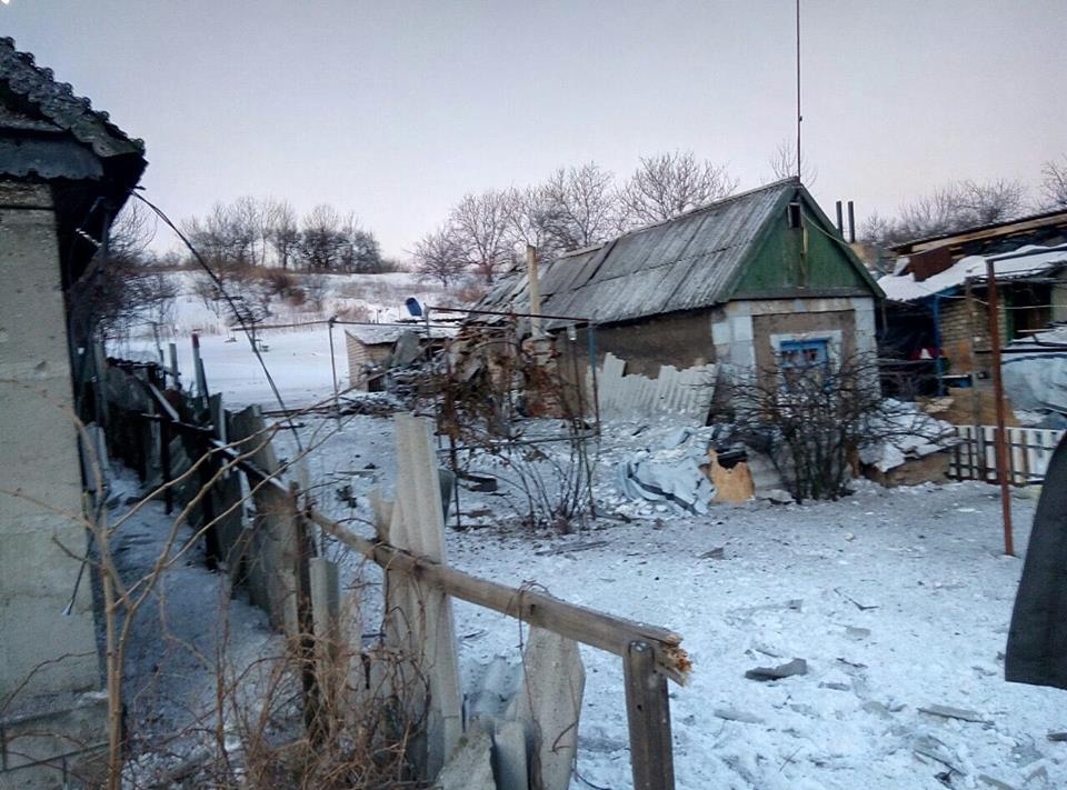 Avdiivka under attack, 1 civilian killed. 3 soldiers KIA, 10 WIA. Poroshenko urges to end blockade #DonbasReports ~~