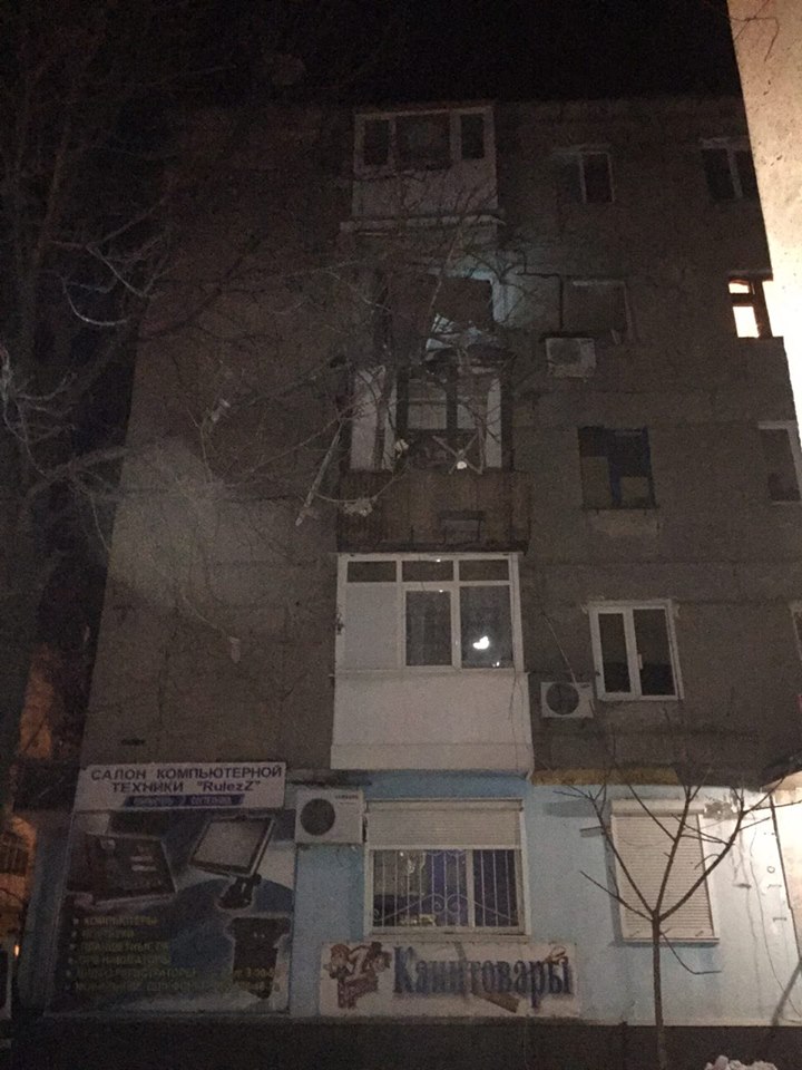 Avdiivka under attack, 1 civilian killed. 3 soldiers KIA, 10 WIA. Poroshenko urges to end blockade #DonbasReports ~~