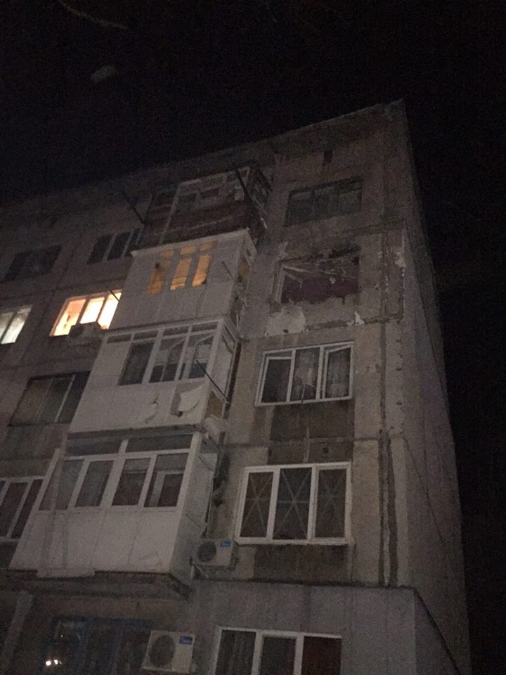 Avdiivka under attack, 1 civilian killed. 3 soldiers KIA, 10 WIA. Poroshenko urges to end blockade #DonbasReports ~~