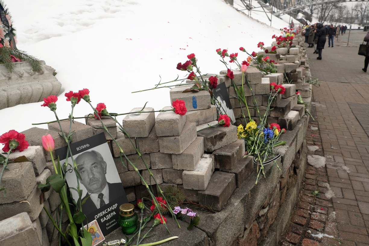 Ukrainians commemorate Heaven’s Hundred Heroes massacred three years ago on Euromaidan| PHOTOS ~~