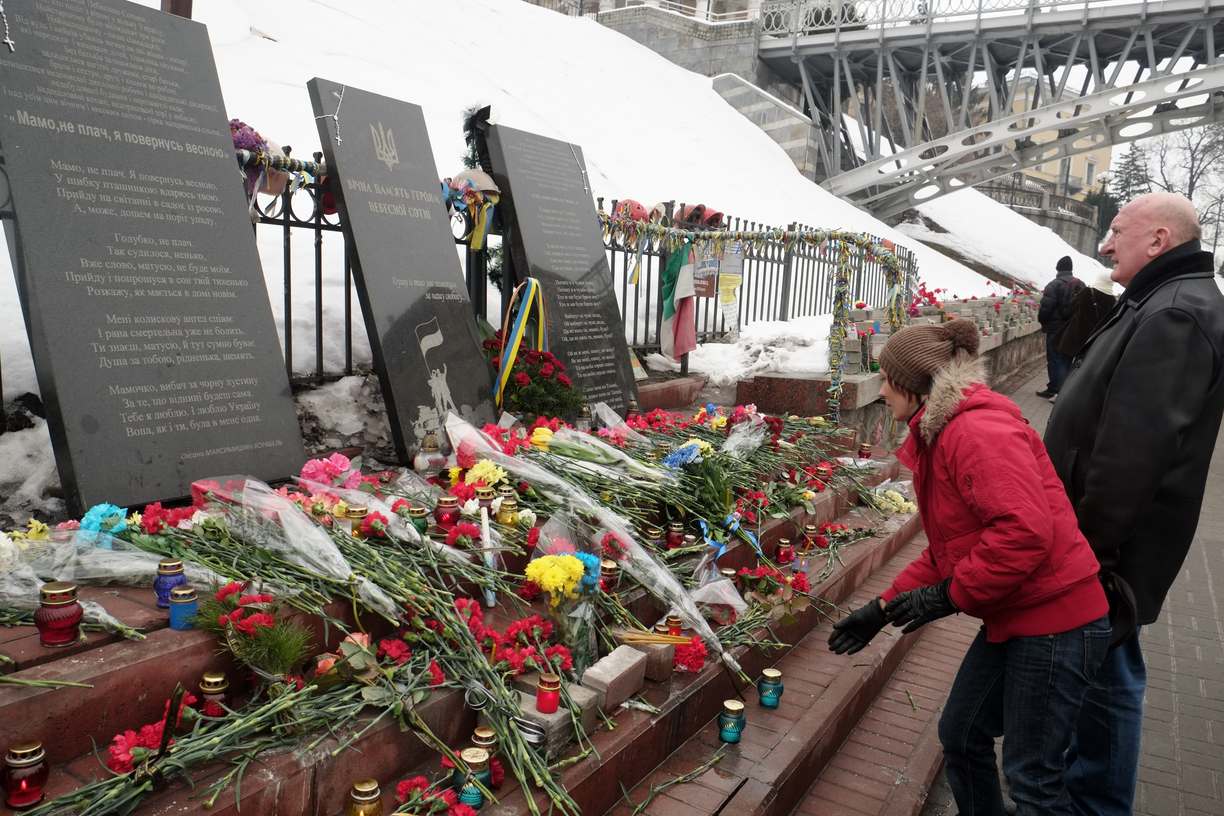 Ukrainians commemorate Heaven’s Hundred Heroes massacred three years ago on Euromaidan| PHOTOS ~~