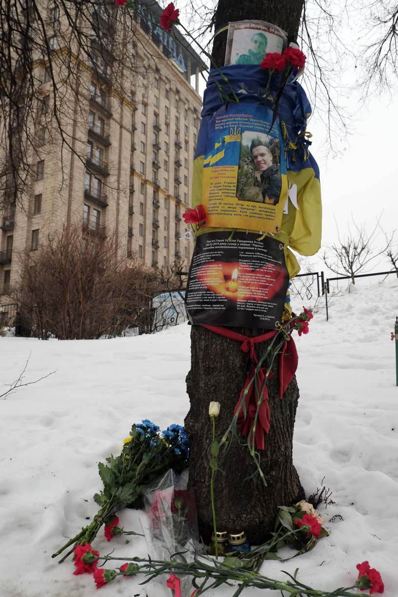 Ukrainians commemorate Heaven’s Hundred Heroes massacred three years ago on Euromaidan| PHOTOS ~~