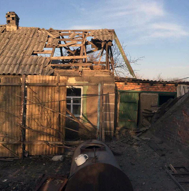 Avdiivka attacked, OSCE under shelling, 2 soldiers killed in 157 attacks over 2 days #DonbasReports ~~