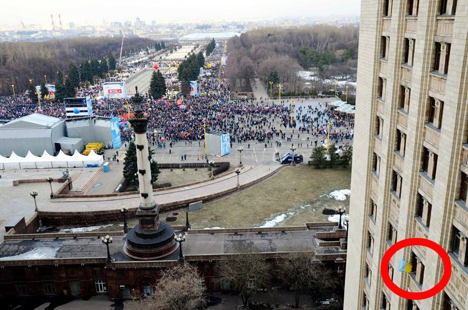 FSB arrest grad student for hanging Ukrainian flag from Moscow University building