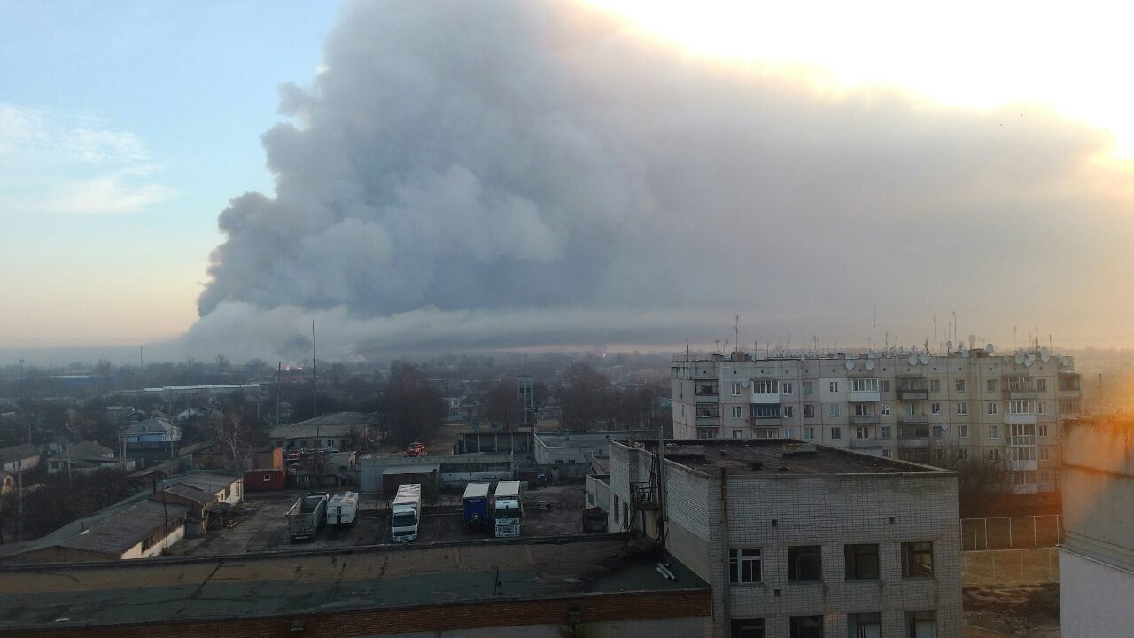 #Liveblog: Rear ammunition depot on fire, 20000 evacuated. Illegal Russian convoy enters Ukraine #DonbasReports