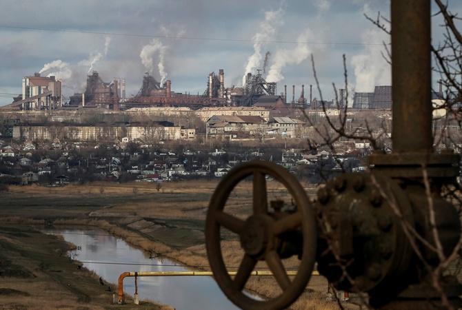 Donbas “republics” seize Ukrainian assets blaming blockade