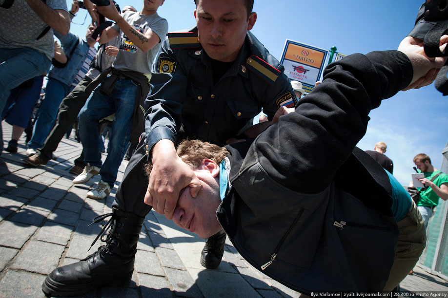 Authorities' crackdown of a gay parade in Moscow, Russia, 2011 (Image: varlamov.ru)