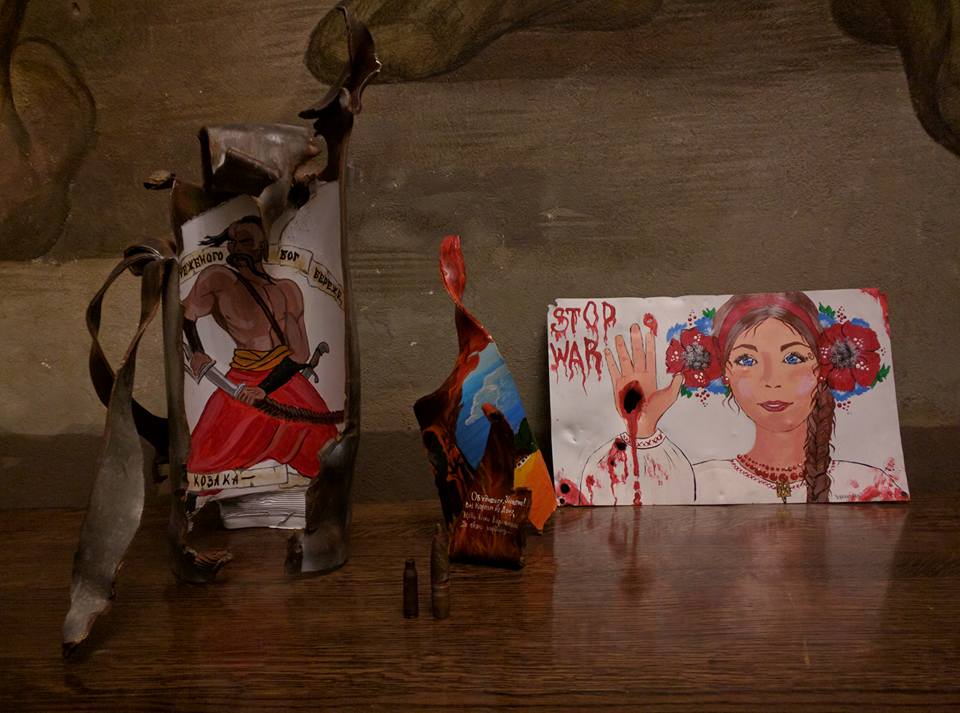 Donbas war refugee turns shrapnel into works of art to raise funds for Ukrainian army ~~