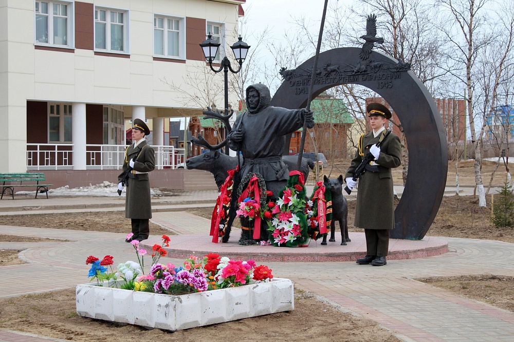 WW2 monument to commemorate the Komi and Saami reindeer transportation battalions in Naryan-Mar, Nenets Autonomous Okrug, Russia. (Image: nazaccent.ru)