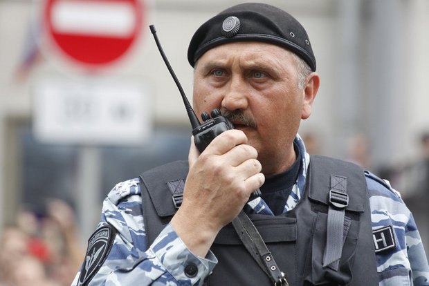Ex Berkut chief suspected of organizing Euromaidan massacre now dispersing protests in Moscow