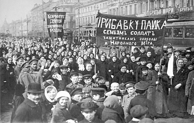 One of the popular protests in St. Petersburg demanding larger food rations for families of soldiers that ignited the February 1917 revolution in the Russian Empire (Image: Wikimedia)
