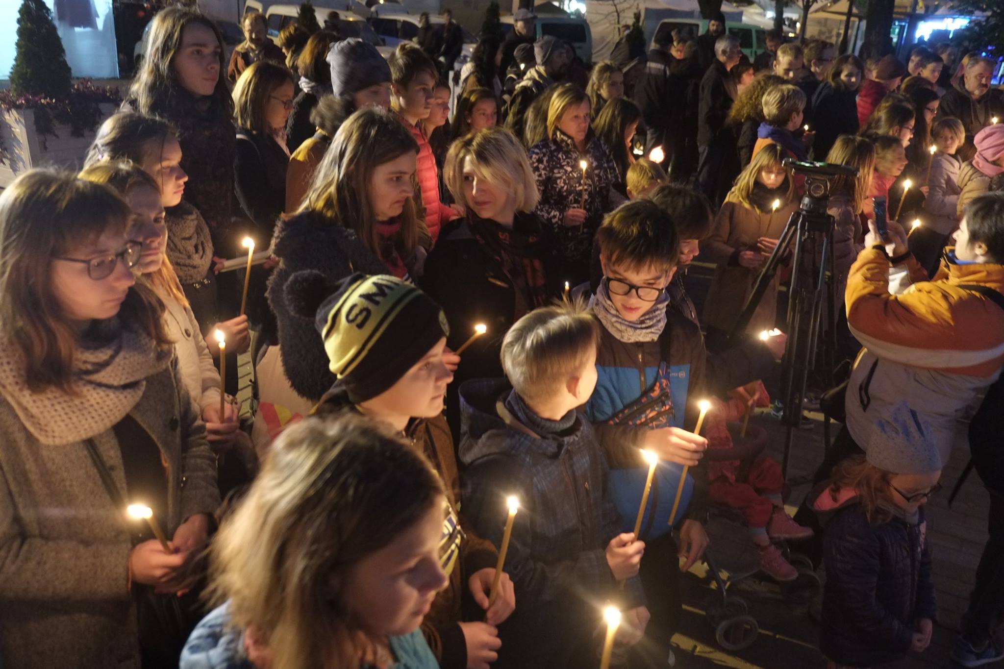 Kyiv honors memory of 34,000 killed in first days of Holocaust in Babi Yar ~~