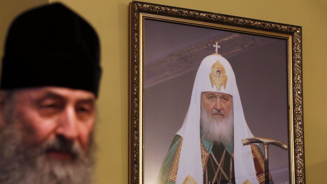 Metropolitan Onufriy of the Ukrainian Orthodox Church of the Moscow Patriarchate in his office standing next to the photograph of Patriarch Kirill, the head of the Moscow Patriarchate. (Image: UNIAN)