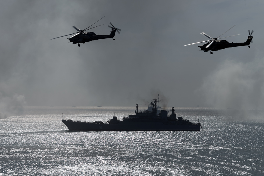 Russian naval ship and helicopters (Image: mil.ru)
