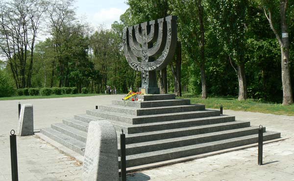 Russian oligarchs push Babi Yar Holocaust Memorial project which discredits Ukraine – Zissels