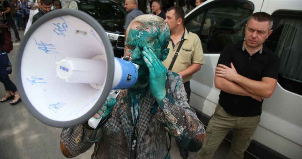 Brilliant green dye attacks: Poroshenko, Avakov, Filatov, and other notable cases ~~
