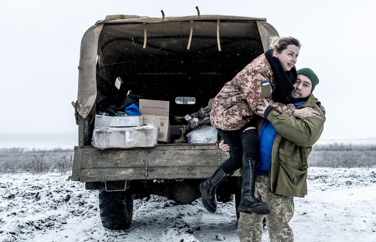 Italy’s La Stampa newspaper publishes striking images of life in war-torn Eastern Ukraine ~~