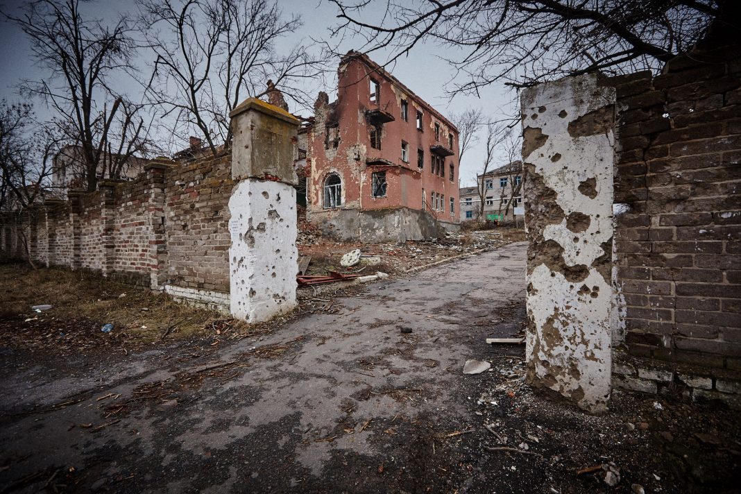 Ruins in the Donbas after the Russian military aggression in Ukraine (Photo: Flickr-UNICEF Ukraine-CC BY 2.0)