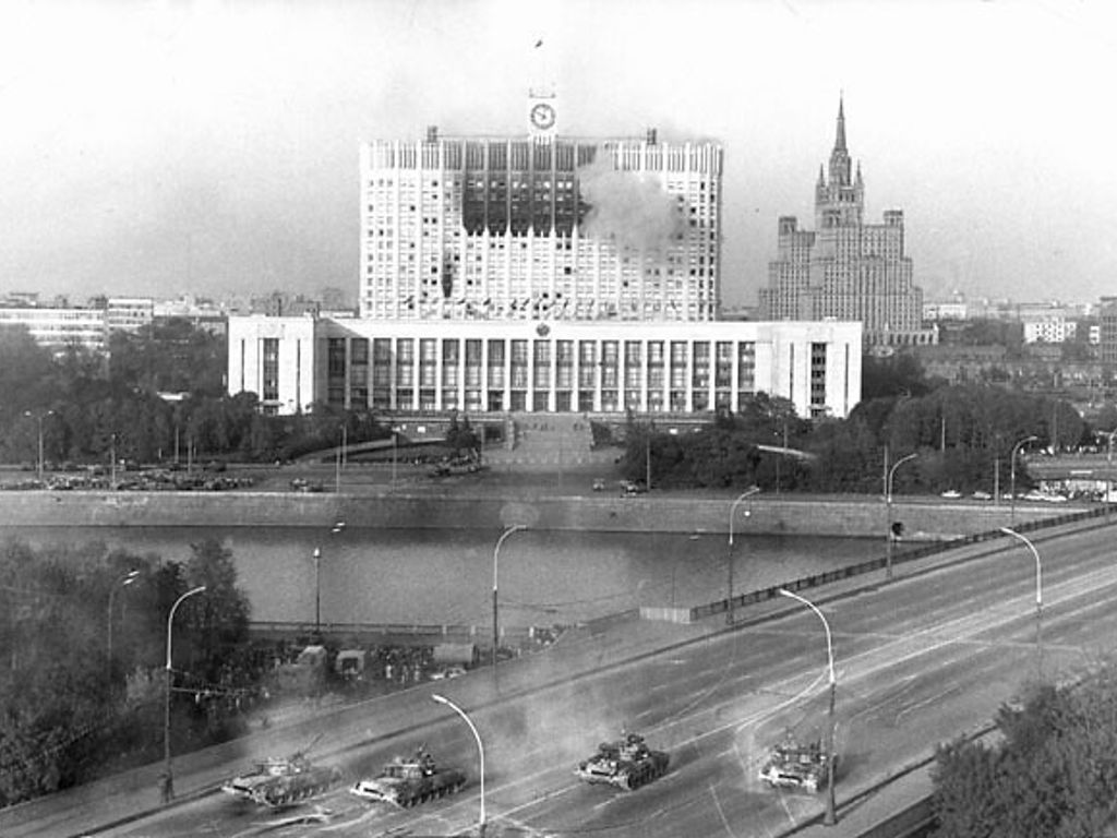Tanks of the Taman Division shelling the Russian Parliament on the orders of Russian President Boris Yeltsin. Early morning of October 4, 1993, Moscow, Russia (Photo: Wikipedia)