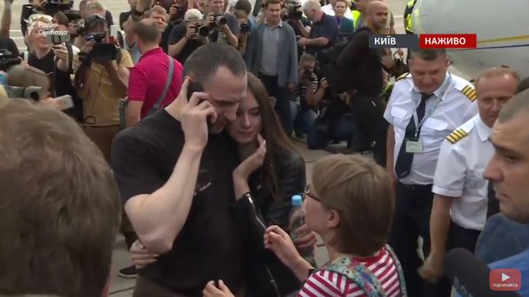 35 Ukrainian hostages of the Kremlin, including Oleg Sentsov, finally home. 86 still remain (UPDATING) ~~