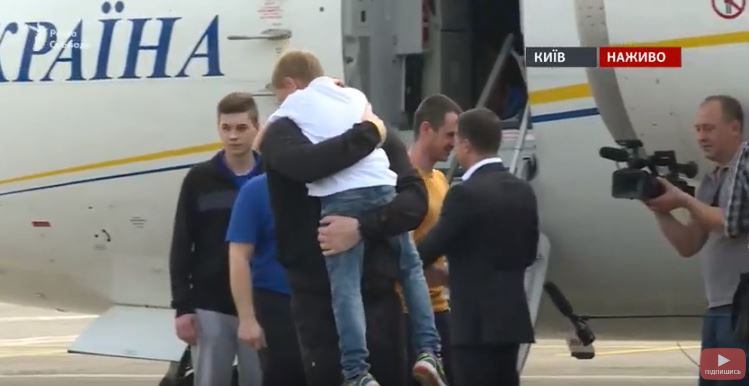 35 Ukrainian hostages of the Kremlin, including Oleg Sentsov, finally home. 86 still remain (UPDATING) ~~