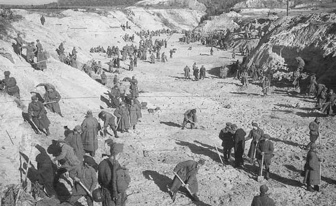 Jewish survivors of Babi Yar Holocaust massacre recall events, reconstruct exact shooting location