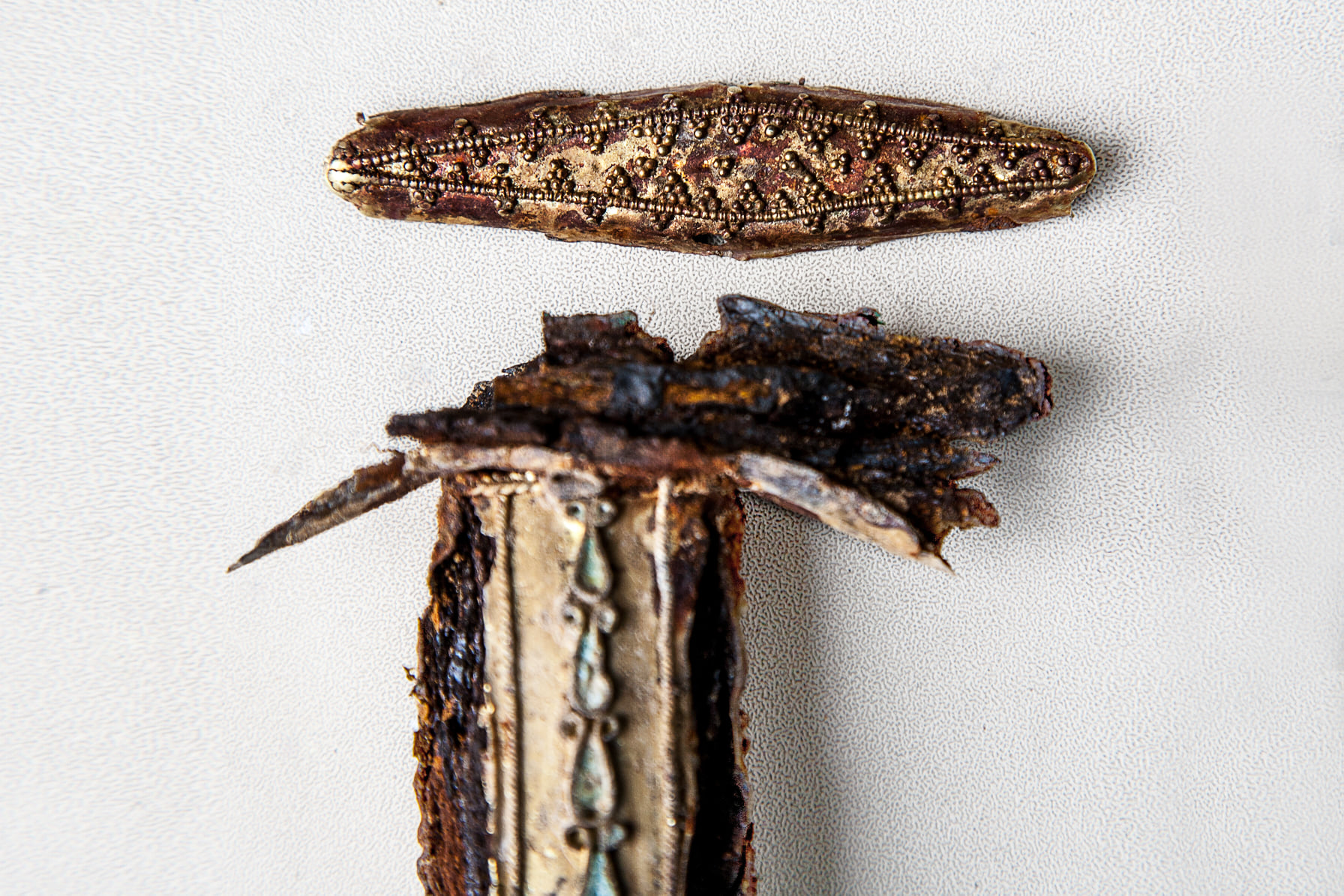 Gilded Scythian sword found on Mount Mamai in Zaporizhzhia Oblast ~~