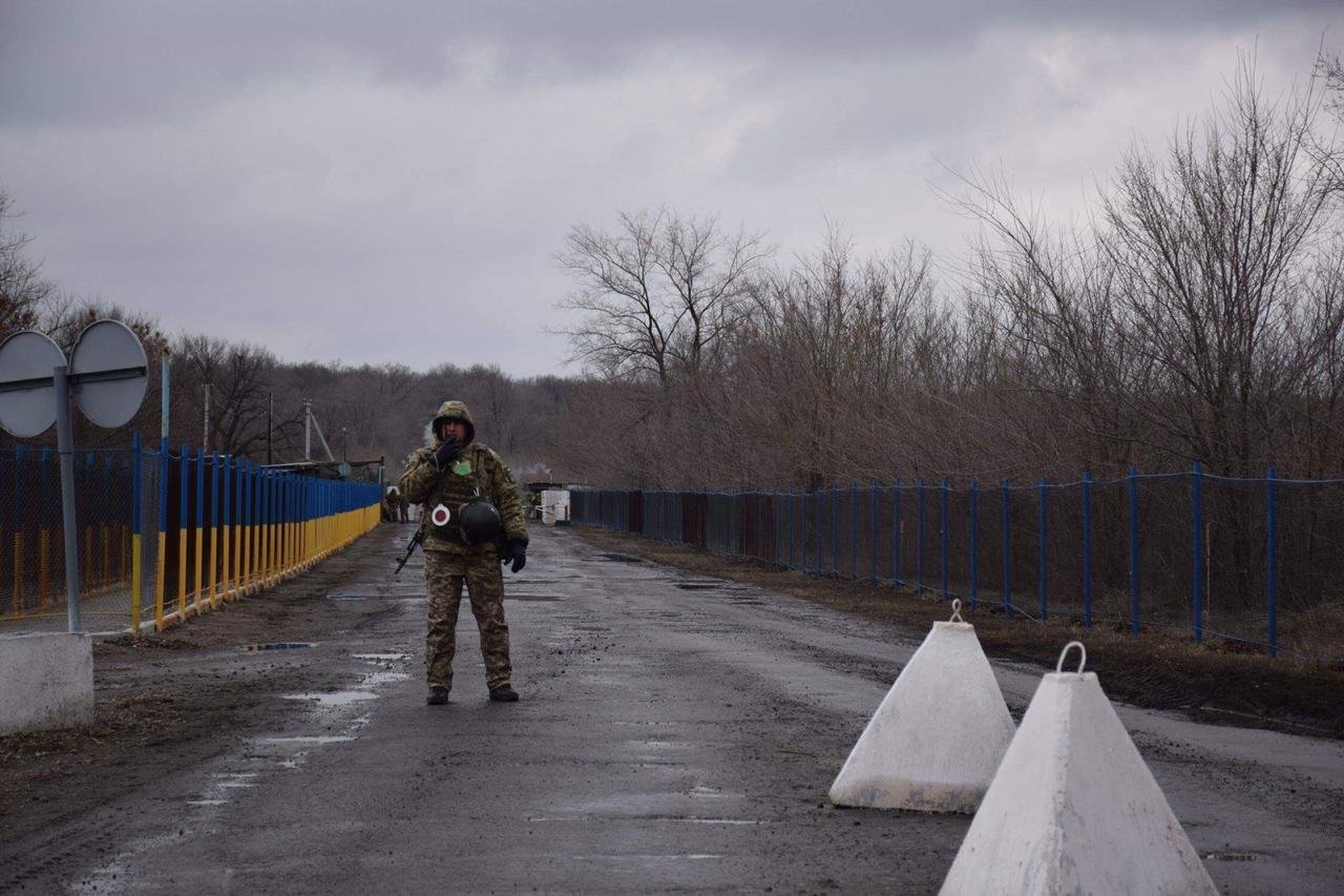 Entry-exit checkpoint Zolote at the March 2019 failed attempt to open it for pedestrians and vehicles. Photo: State Border Service of Ukraine