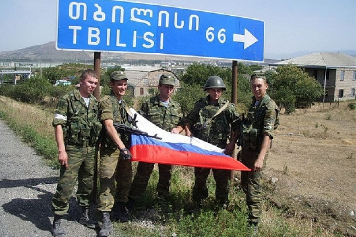 Russian Soldiers Invading Georgia Taking Photographs By The Road Sign   19162430.795497.8091 