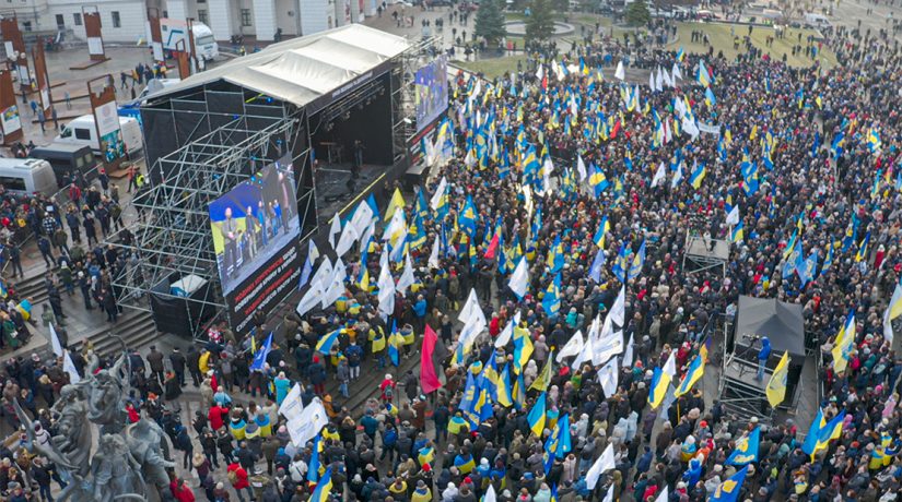 Ukrainians rallying in Kyiv to warn Zelenskyy not to cross red lines at talks with Putin