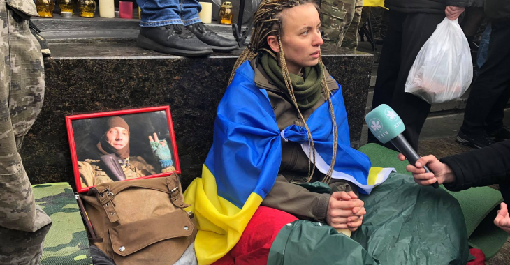 Ukrainian volunteer medic lives outside President’s office, protesting Russian peace push