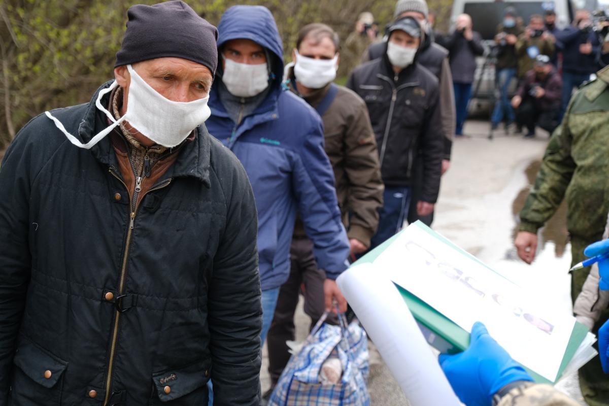 Prisoner exchange between Ukraine and Russian occupation authorities in Donbas underway – PHOTOS
