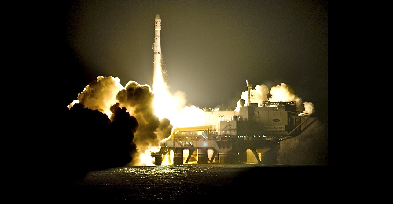 A Ukrainian Zenit-3SL rocket being launched from the ocean platform of the Sea Launch international space consortium at 01:16:01 on 20 April 2009 (Photo by Steve Jurvetson via Wikimedia Commons)