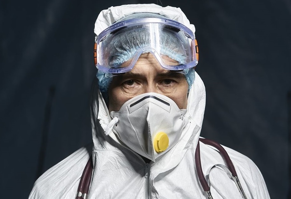 Ukrainian volunteers step in to protect medical workers fighting COVID 19 where state fails