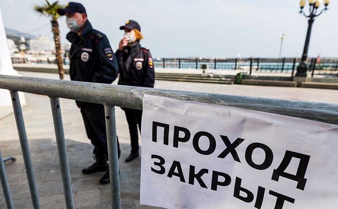 Policemen enforcing COVID-19 regime in Yalta on the Russia-annexed Ukrainian peninsula of Crimea, May 2020