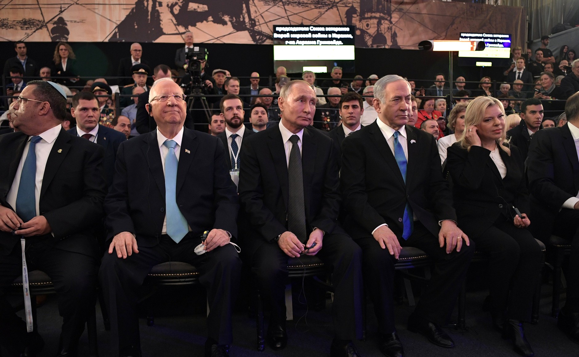 Facing Corona setback, Kremlin regroups forces on “memory front”