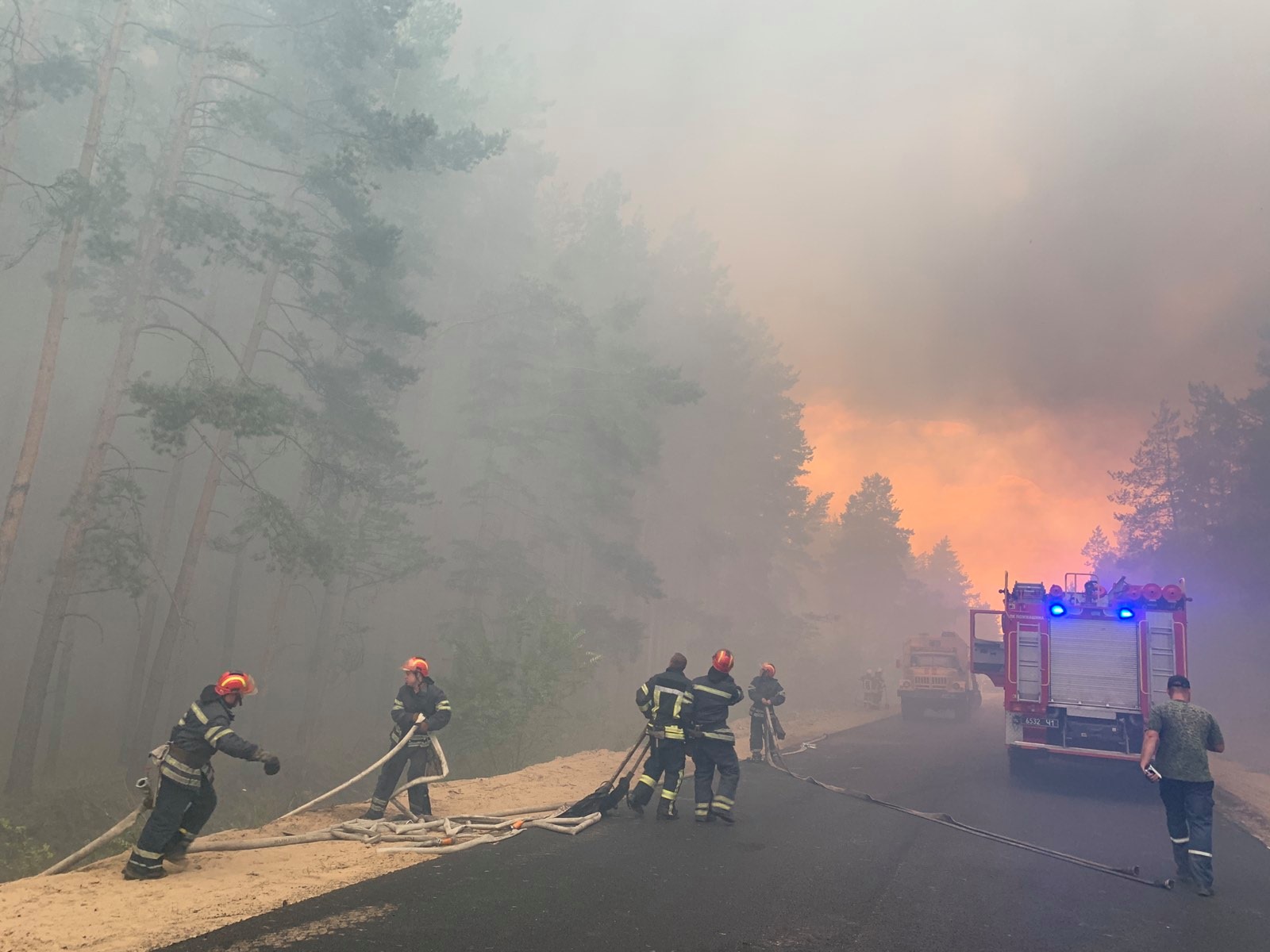 Intense wildfires in Ukraine’s frontline Luhansk Oblast take lives of at least 5 [photos, videos]