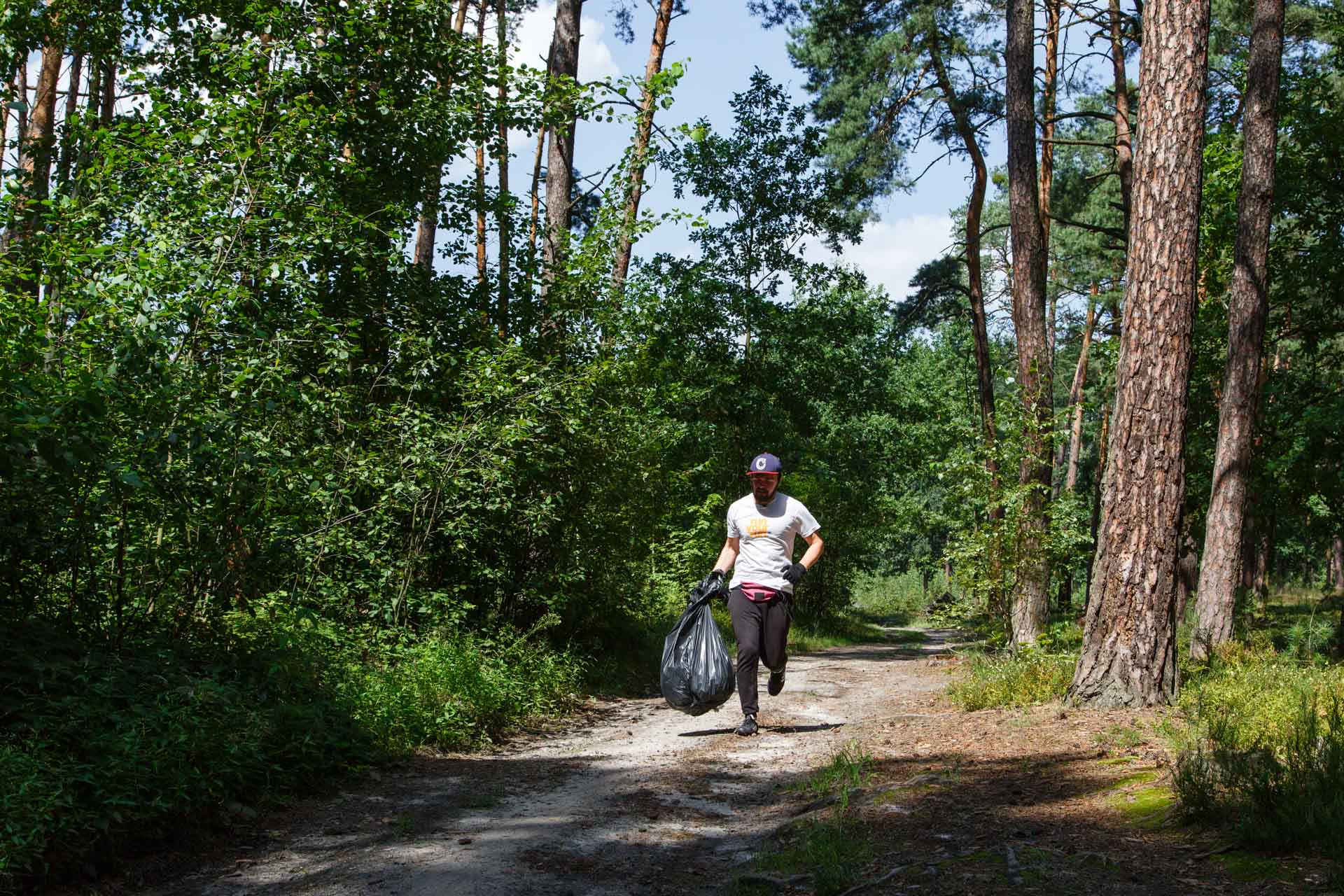 Plogging, the art of picking up litter while jogging, spreads in Ukraine