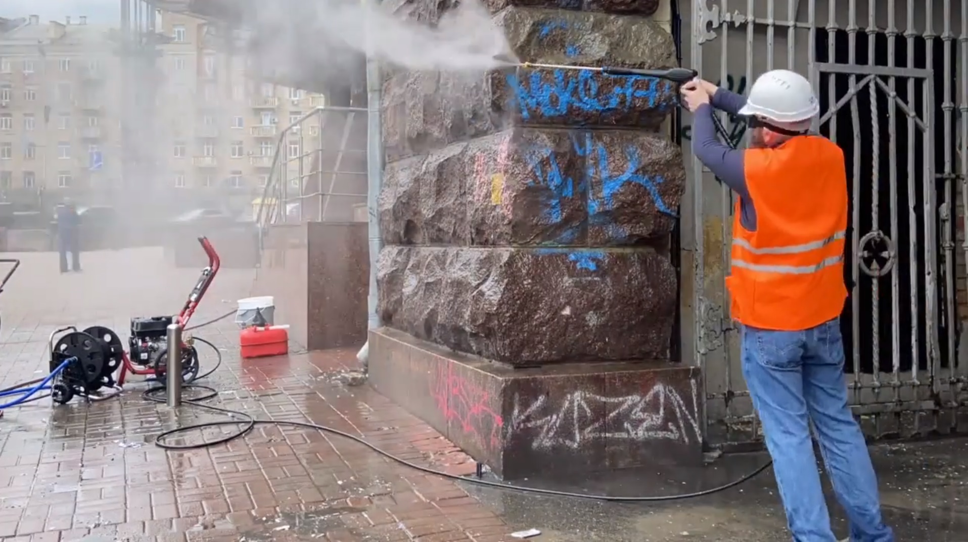 Making Kyiv Clean Again: activists cleanse capital of its perennial dirt