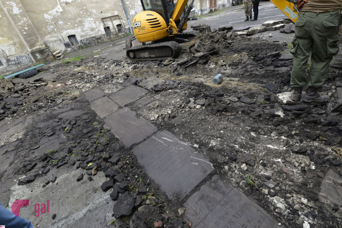 Jewish tombstones found in small courtyard of former NKVD headquarters in Lviv ~~