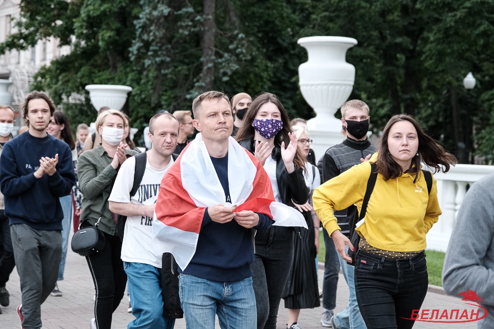 Elections in Belarus: Lukashenka’s rival and his son detained on secretive charges