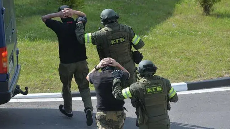Russian Wagner mercenaries arrested in Belarus: ‘little green men’ scenario, fighters in transit, or other?