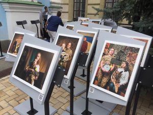 PLUS 1: traveling photo exhibition dedicated to the fallen Defenders of Ukraine