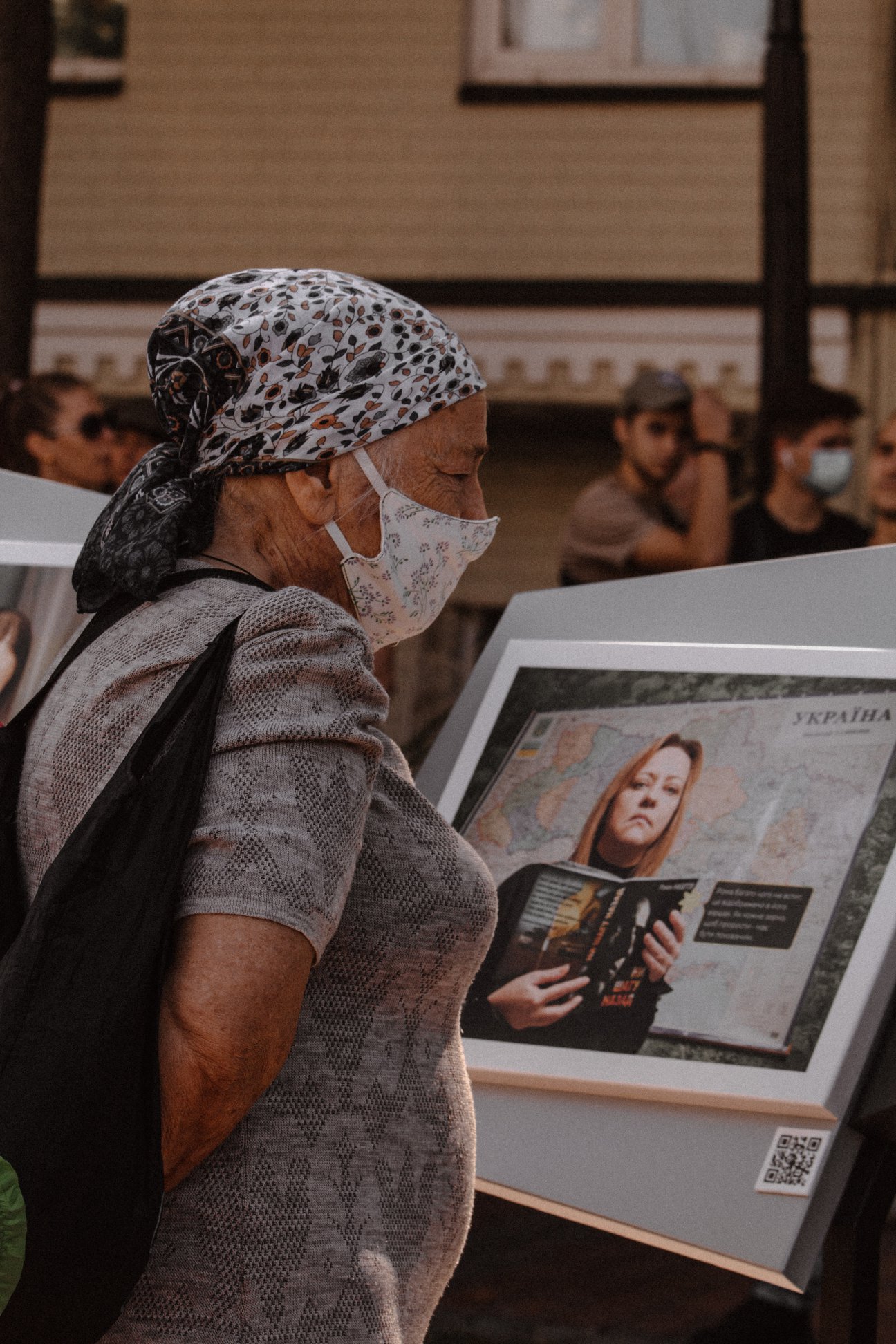 PLUS 1: traveling photo exhibition dedicated to the fallen Defenders of Ukraine ~~