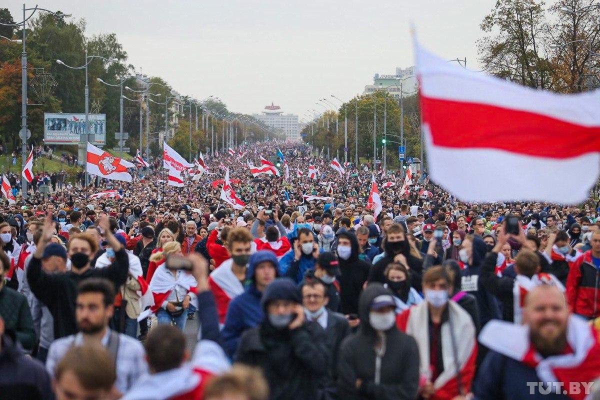 Belarusians hold “People’s Inauguration” of Tsikhanouskaya, exiled likely election winner