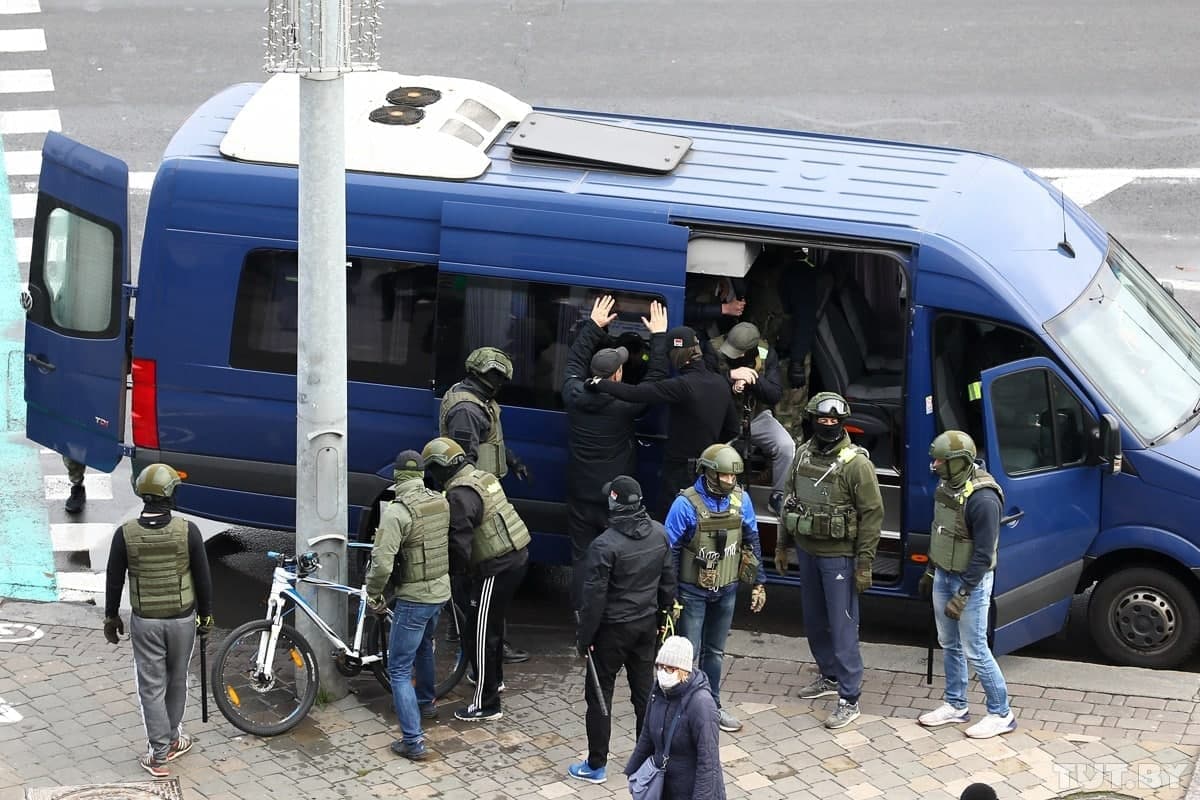 Lukashenka’s crackdown on protesters is increasingly brutal, over 1000 detained this Sunday ~~