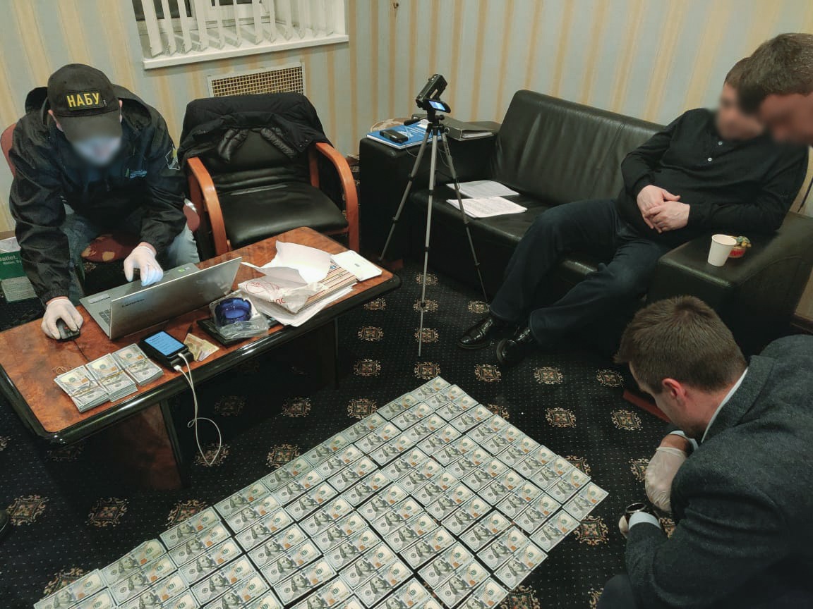 Independence of Ukraine’s “anti corruption champion” hangs by a thread