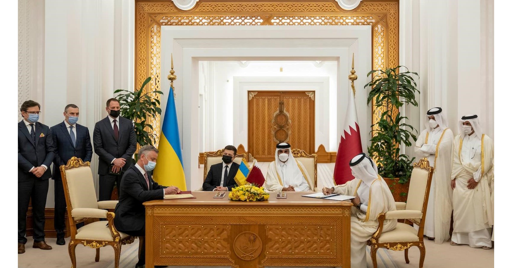 Ukraine's Acting Minister of Energy Yuriy Vitrenko and Qatar's Minister of State for Energy Saad bin Sherid Al- Kaabi sign a memorandum of understanding in April 2021 (Source: Ministry of Energy of Ukraine)