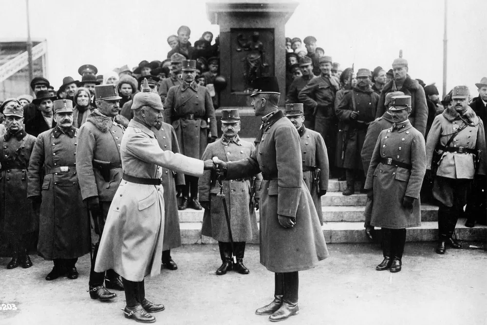 Field Marshal of the Austro-Hungarian Army Baron Eduard von Bohm-Ermolli (right) in Odesa, March 1918. Getty Images / “Babel” ~